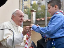 Papa Francisco com o pequeno Mattia.