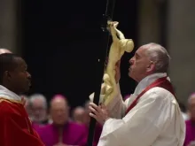 Papa Francisco na Sexta-feira Santa de 2018. Crédito: Vatican Media