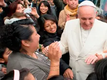Papa Francisco com um grupo de fiéis latinos em sua visita aos Estados Unidos em 2015.
