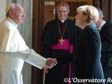 Papa Francisco e Angela Merkel.