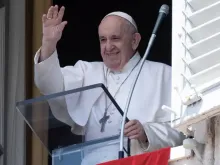 Papa Francisco conduz na oração do Ângelus 