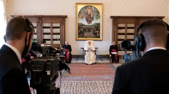 PapaFrancisco_AudienciaGeneral_Camarografos_12082020_VaticanMedia.jpg ?? 