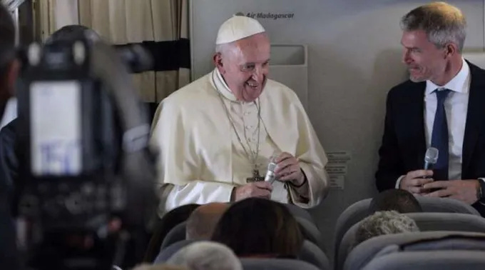 PapaFrancisco_Avionpapal_EdwardPentin_10092019.jpg ?? 