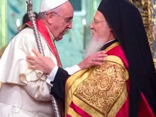Papa Francisco junto com o Patriarca Bartolomeu.