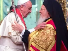 Papa Francisco e o patriarca Bartolomeu em 2016 