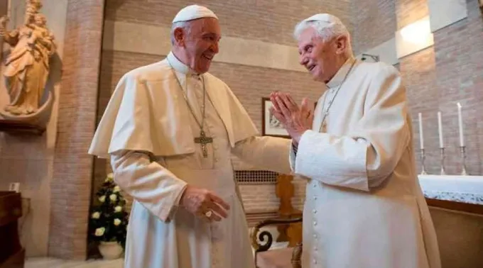 PapaFrancisco_Benedicto_VaticanMedia_Navidad2017-17112018.jpg ?? 