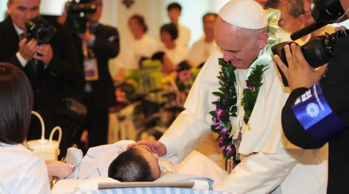 PapaFrancisco_Enfermo_ComiteKorea_08022015.jpg ?? 
