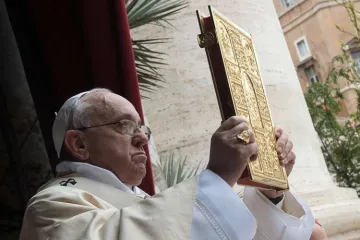 PapaFrancisco_Evangelio_Pascua_VaticanMedia.jpg