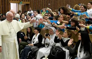 Papa Francisco em encontro com jovens voluntários do Serviço Civil Nacional italiano.