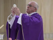 Papa Francisco na Missa na capela da Casa Santa Marta.