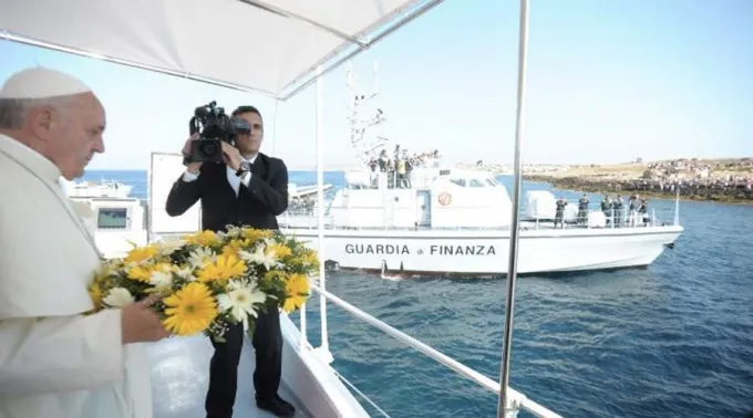 PapaFrancisco_Lampedusa_2013_VaticanMedia.jpg ?? 
