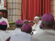 Papa Francisco com os Bispos de Madagascar.