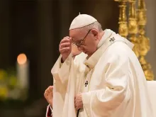Papa Francisco em oração