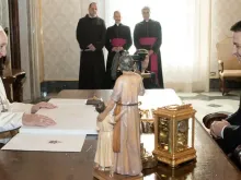 Encontro entre o papa Francisco e Zelensky em fevereiro de 2020 Crédito: Vatican Media