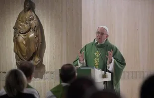Papa Francisco na capela da Casa Santa Marta.