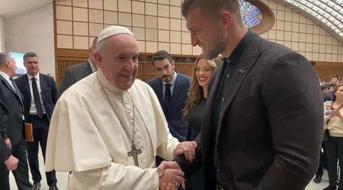 PapaFrancisco_TimTebow_5022020_TimTebowFoundation.jpg ?? 