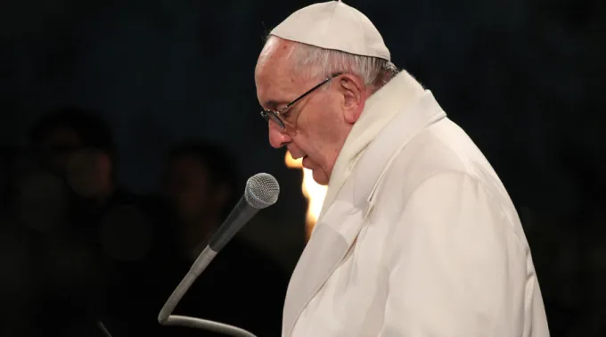 PapaFrancisco_ViaCrucis2016_MarthaCalderon_ACIPrensa_10042017.jpg ?? 