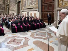 Papa Francisco recebe os participantes do primeiro congresso sobre pastoral dos idosos.