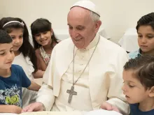 Papa Francisco com crianças 