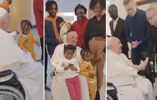 Papa Francisco com refugiados no Vaticano