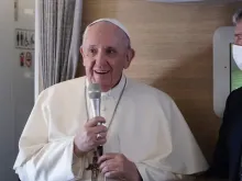 Papa Francisco em entrevista coletiva no avião