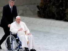 Papa Francisco em cadeira de rodas. Crédito: Daniel Ibáñez (ACI)