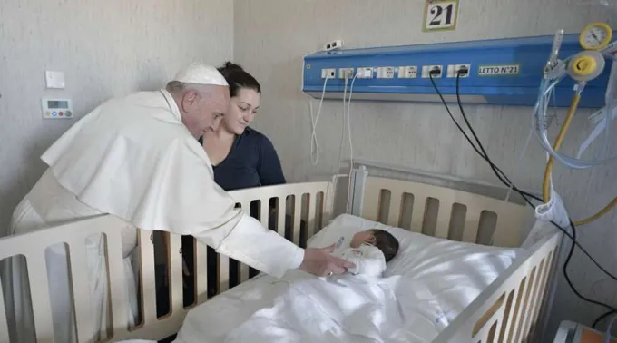 PapaFrancisco_visita_hospitalbambinogesu_Enero2018_VaticanMedia.jpg ?? 