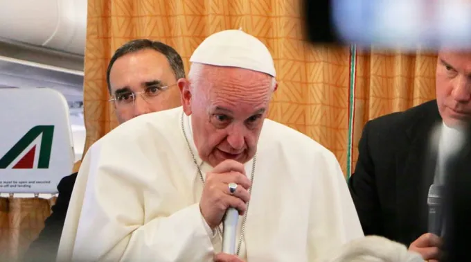 PapaFrancisco_vueloEgipto_EdwardPentin_ACIPrensa_02052017.jpg ?? 