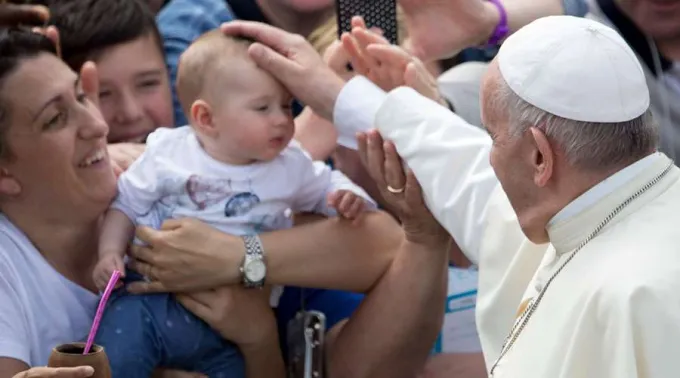 PapaFranciscobendicebebe-DanielIbanez-ACIPrensa-28122018.jpg ?? 