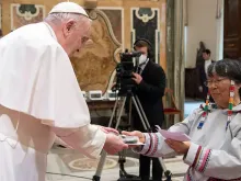 Papa Francisco reúne-se com indígenas canadenses (1