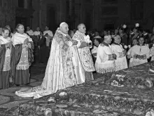O Papa São João XXIII instantes antes de anunciar o Concílio.