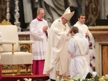 O Papa na ordenação de 2015.