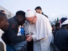 Papa Francisco com os refugiados