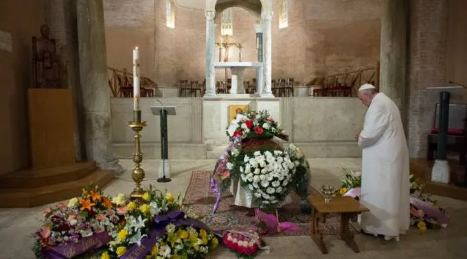 PapaRezaEmpleadaVaticano.jpg ?? 