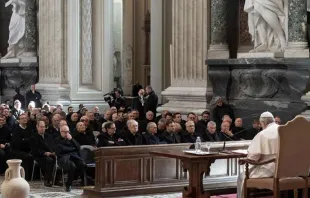 Papa Francisco com sacerdotes de Roma.