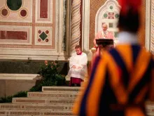 Papa pronuncia a homilia durante a Missa 