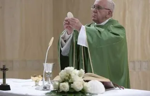 Papa Francisco na capela da Casa Santa Marta.