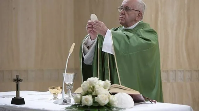 PapaSantaMartaEucaristiaLOssservatoreR_201016.jpg ?? 