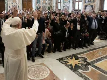 Papa Francisco recebe delegação de surdos no Vaticano.