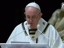 Papa Francisco celebrando a Vigília Pascal 2020