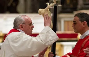 Papa Francisco na celebração de uma Sexta-feira Santa.