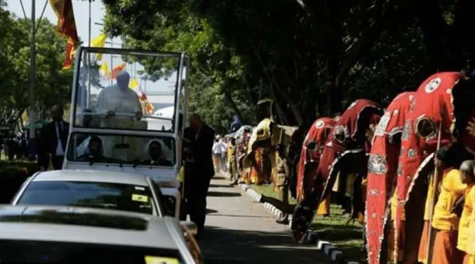 PapaYElefantesSriKanka.jpg ?? 