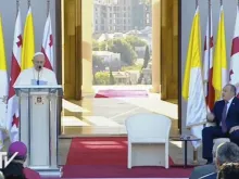 Papa e Presidente da Geórgia durante o discurso.