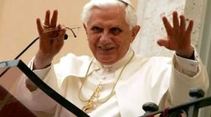 Papa_Benedicto_alegre.jpg ?? 