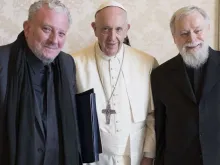Papa Francisco ao lado de Kiko Argüello e Pe. Mario Pezzi.