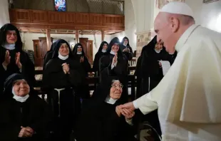 Papa Francisco com freiras
