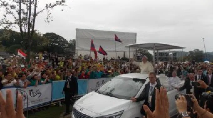 Papa_Francisco_llega_a_Haemi.jpg ?? 