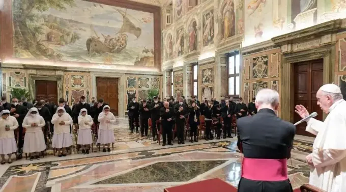 Papa_Francisco_seminario_lombardo_VaticanMedia_07022022.webp ?? 