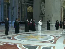 Papa Francisco reza com líderes cristãos do Líbano.