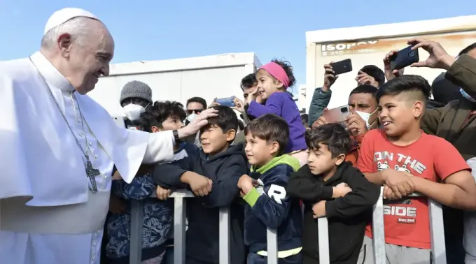 Papa_Lesbos_refugiados_05122021_VaticanMedia.webp ?? 